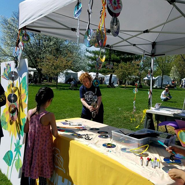 We had a great time at Art in Wilder Park this weekend! Thanks to everyone who stopped by the Library’s table to say hello and create some art! #artinwilderpark #wilderpark #librariansinthewild #art #library #elmhurstil