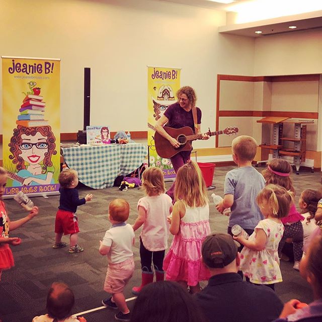 Families rocked out with Jeanie B. on Saturday—it was a morning of dancing and laughter! #librarylife #jeanieb #librariesrock #elmhurstpubliclibrary
